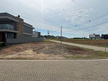 Lote de esquina no Condom�nio Legano Reserva