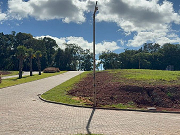 TERRENO DE ESQUINA NO AURA